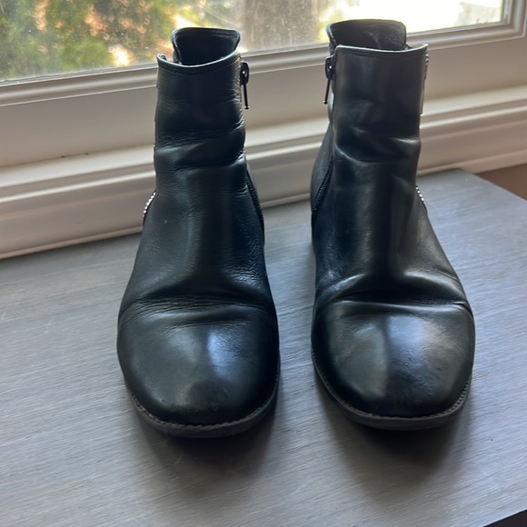 🆑 [4/$20] Steve Madden Black Leather Silver Zipper Heeled Ankle Booties - Picture 6 of 10